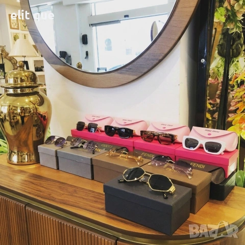 очила с висок клас калъф ,кутия , сертификат и кърпичка на марката fendi miu miu 