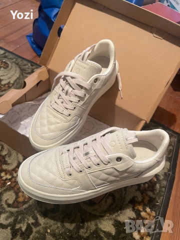 Обувки нови