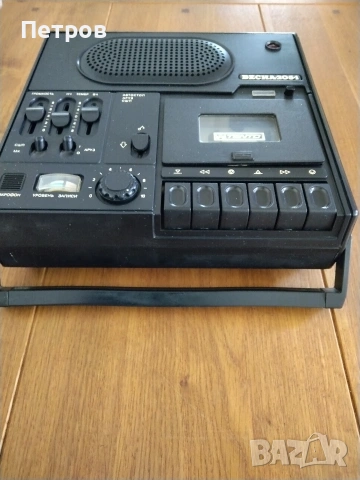 Продавам ретро портативен касетен магнетофон Весна 205-1 /Vesna 205-1 произвеждан в СССР, снимка 15 - Колекции - 54166610