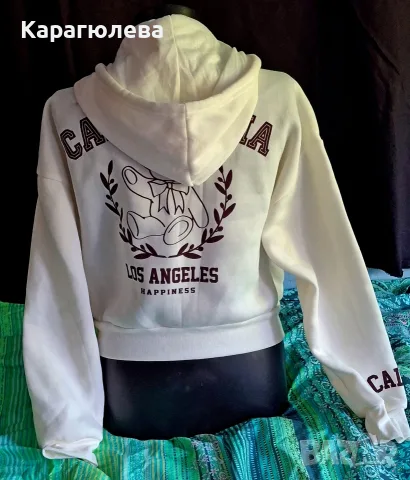 Къс бял колежански суитшърт с качулка и принт мече, като нов Los Angeles California, снимка 2 - Суичъри - 55684254