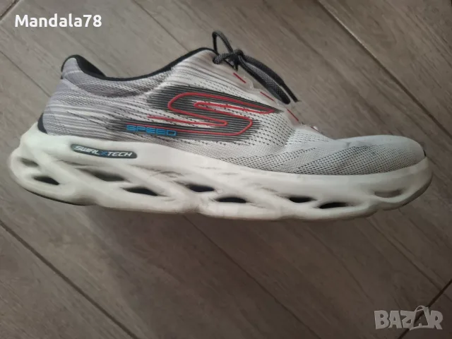 Продавам носен Skechers.