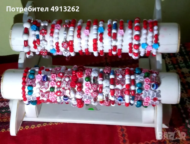 50 броя гривни/ мартеници/ дамски и детски с подарък-двойна стойка