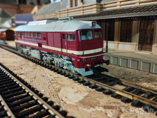 Дизелов локомотив Roco BR120 HO 1/87, снимка 5 - Колекции - 54407874