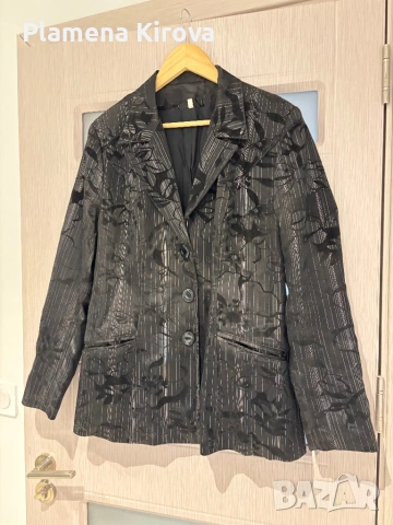 Флорално черно дамско сако | Размер L, снимка 2 - Сака - 54359592