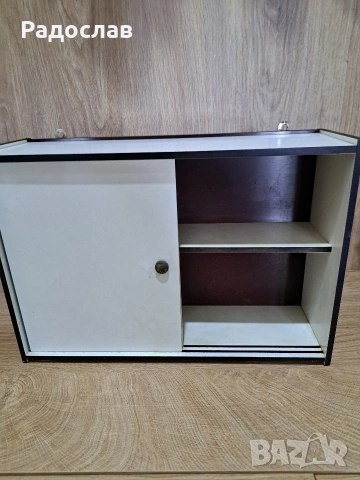 Домашна стенна аптечка, снимка 2 - Антикварни и старинни предмети - 54032335