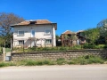 Продавам  двуетажна къща с двор в село Горна Бешовица, снимка 1