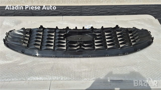 Front bumper central grille Ford Kuga year 2024 2025 2026 code PV4B-8200-BA, PV4B8200BA , снимка 4 - Аксесоари и консумативи - 54617440