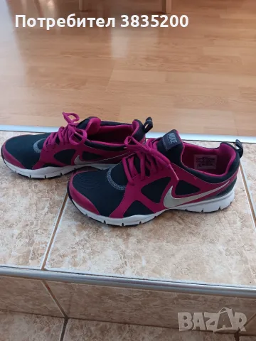 Дамски маратонки NIKE, снимка 2 - Маратонки - 55581347