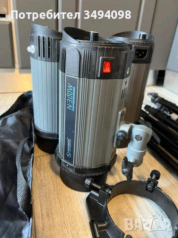 Студиен комплект Neewer N-300W - 3 светкавици + стойки + софтбоксове + чанта, снимка 3 - Светкавици, студийно осветление - 55199042