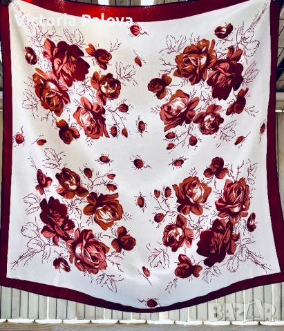     Копринен шал Silk Mark Japan – винени рози на бял фон, снимка 4 - Шалове - 54810602