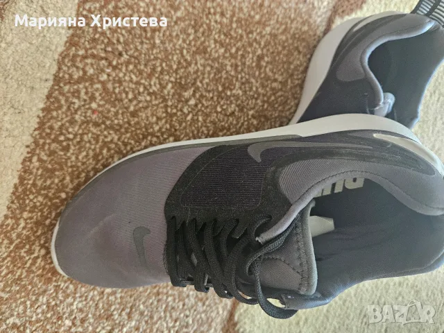 маратонки Nike. 