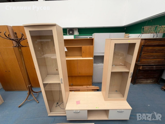 2403 НОВА холна секция /витрина  205/190 см -цена 180 евро или 352,05 лв  хбб  205см висока (колонат