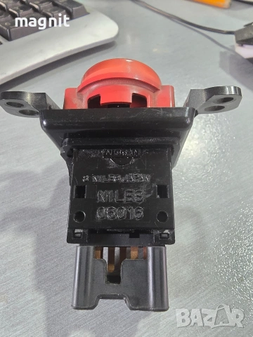 06016 Авариен бутон за Nissan Almera Tino, снимка 2 - Части - 53963729