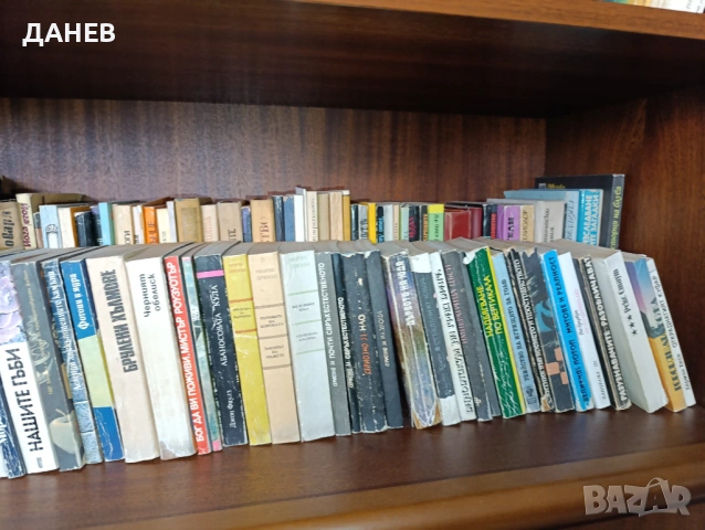 Подавам заедно 8 тома от поредица Фантастика, снимка 14 - Художествена литература - 54799680