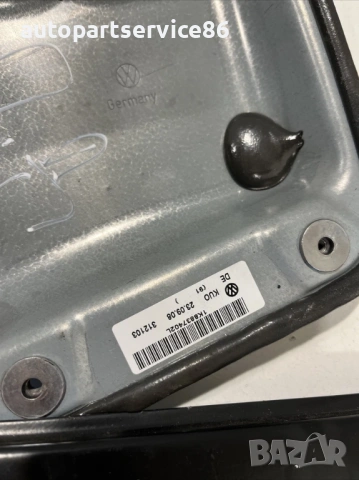Регулатор за стъкло за предна дясна врата за Volkswagen Scirocco (2008) 1K8837402, снимка 3 - Части - 54165349