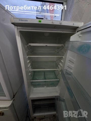 Хладилник с фризер ELECTROLUX, снимка 3 - Хладилници - 54803507