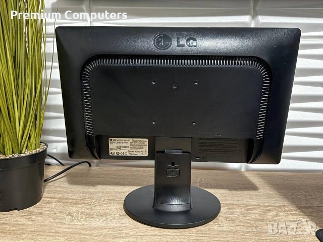 Монитор LG Flatron 18.5' W1946S-BF LCD , снимка 2 - Монитори - 55161695