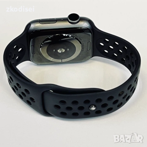 Часовник Apple watch 4 SERIES NIKE, снимка 3 - Смарт часовници - 55220010