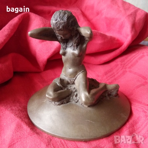 Желязна статуя.