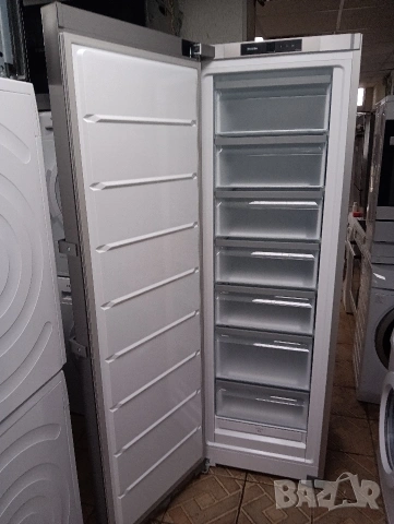 Последен модел XXL огромен иноксов фризер Миеле Miele No Frost A+++ 2 години Гаранция!, снимка 3 - Фризери - 53954812
