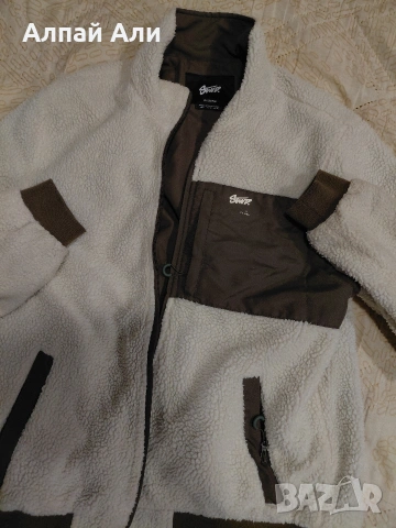 Pull and bear бяло яке SWD