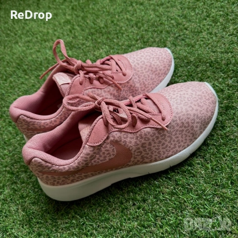 Дамски маратонки NIKE, снимка 3 - Маратонки - 54645481