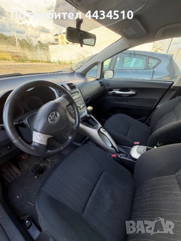 Toyota Auris 1.4, снимка 6 - Автомобили и джипове - 54662572