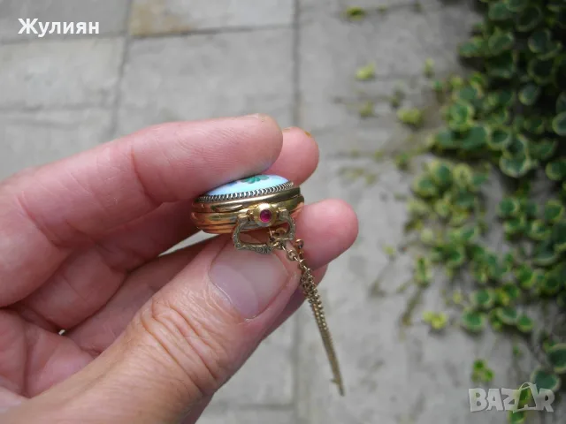  ПОЗЛАТЕН ДАМСКИ ДЖОБЕН ЧАСОВНИК ЧАЙКА МЕДАЛЬОН ПОРЦЕЛАН РУБИН , снимка 6 - Антикварни и старинни предмети - 54719446