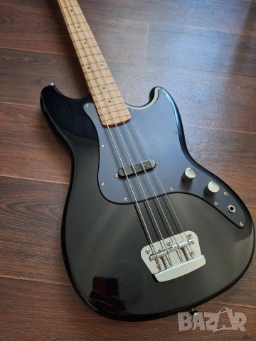 Бас китара Squier Bronco , снимка 2 - Китари - 54956750