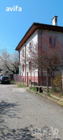 Двуетажна жилина сграда в Ихтиман, снимка 2 - Къщи - 54350669