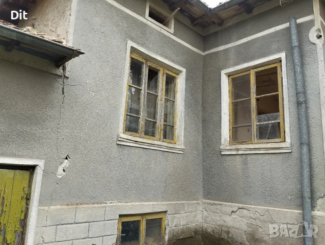 ЕКСКЛУЗИВНО! Продава се здрава тухлена къща с огромен двор (2700 кв.м) и действащ кладенец – с. Росе, снимка 12 - Къщи - 55394357
