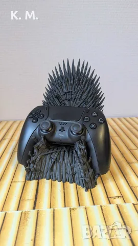 Поставка за джойстик "Железният трон" (Game of Thrones) – Поставка за PS5 / Xbox