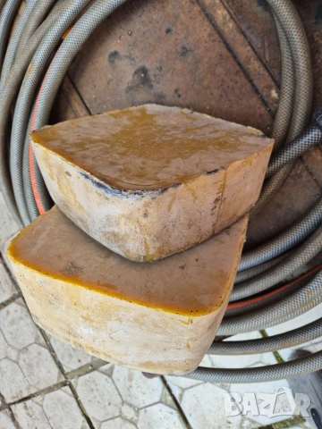 Чист пчелен восък