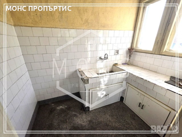 Триетажна къща тип кооперация с двор и гаражи за продажба в гр. Севлиево, с. П. Славейков., снимка 11 - Къщи - 54817848