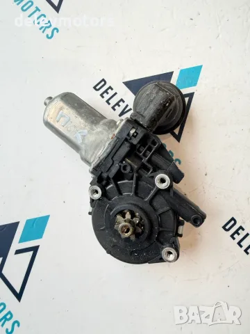85710-0D100 моторче за преден десен стъклоповдигач от Toyota Yaris P13, 1.0i, 72 ph., 5 sp., снимка 4 - Части - 55573704