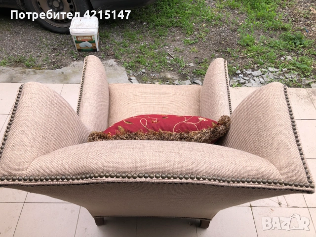 фотьойл от "Henredon" Wingback Nailhead Club Lounge -Бежов ленен фотьойл с крила, снимка 7 - Дивани и мека мебел - 54640827