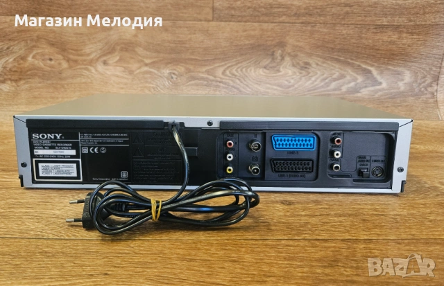 Видео и двд в едно. Sony SLV-D920E – Всичко в едно: Прецизно DVD качество и перфектен 4-глав VHS зву, снимка 10 - Плейъри, домашно кино, прожектори - 54561021