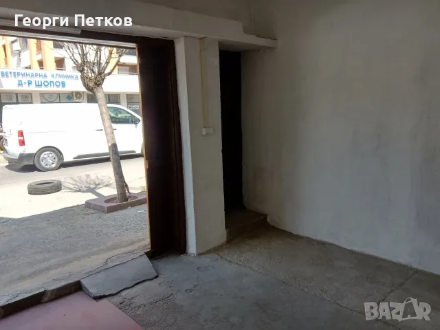 Гараж под наем 30 кв.м. в район - Център, снимка 4 - Гаражи и паркоместа - 55670503