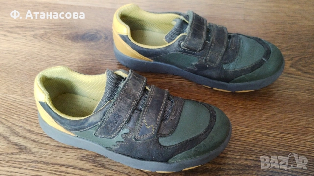 Оригинални обувки Clarks с лепки, естествена кожа, номер 32.5, отлични, снимка 3 - Детски обувки - 55247542