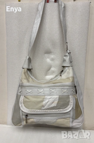 Дамска чанта за през рамо - цвят бежово-бяло