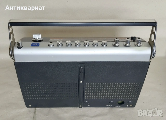 Винтидж транзисторно радио Blaupunkt Derby Commander / Германия, снимка 5 - Радиокасетофони, транзистори - 55064650