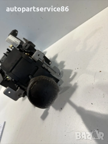 Селектор на автоматична скоростна кутия за Mitsubishi Grandis 2.4 бензин (2004) MR580591, снимка 2 - Части - 54752798