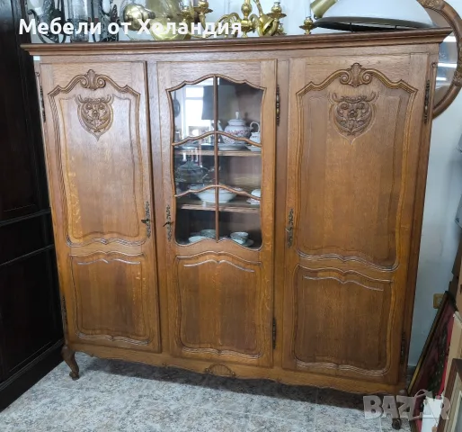 Голям шкаф с витрина Луи 15