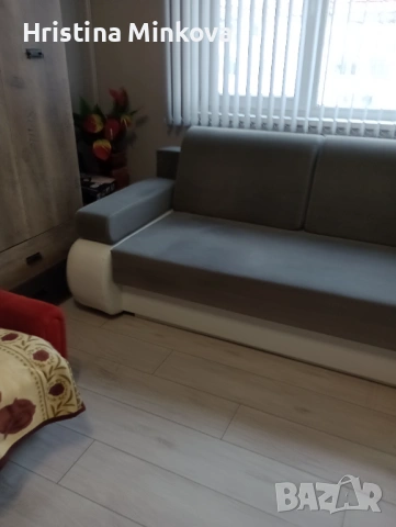 Продавам  почти нов диван