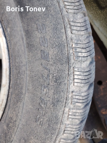 Две гуми 235/75/15, снимка 2 - Гуми и джанти - 54567426