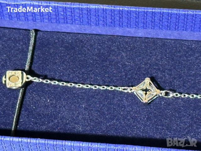 Нова Дамска Гривна Swarovski Dazzling Swan bracelet с пълна опаковка и документация, снимка 4 - Гривни - 54381762