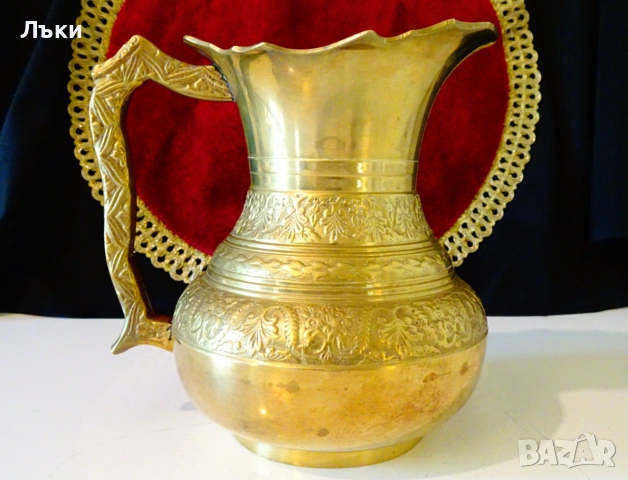 Бронзова кана за вино,орнаменти,позлата. 