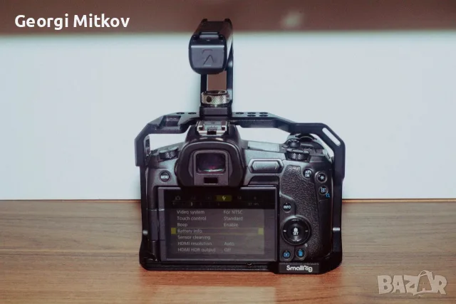 Canon EOS R + Обектив Canon EF 24-105mm + 2 батерии и Small Rig клетка, снимка 3 - Фотоапарати - 55681643