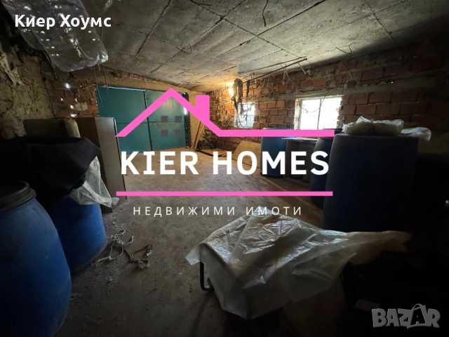Двуетажна къща в центъра на с. Левка, общ. Свиленград, обл. Хасково, снимка 13 - Къщи - 54679746
