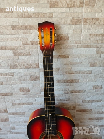 Класическа акустична китара от соц-а - Орфей, снимка 3 - Китари - 54252610